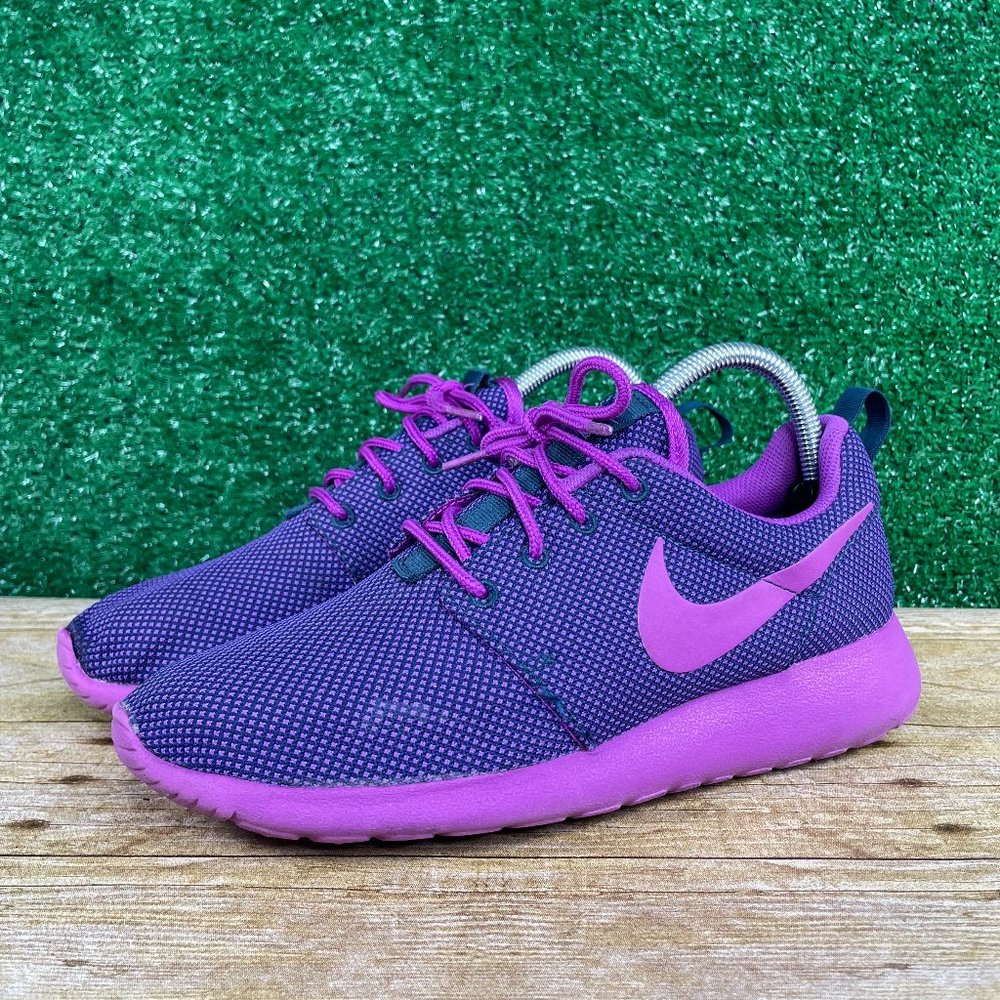 Nike Women's Roshe One Running Athletic Shoes sz 7.5 Purple